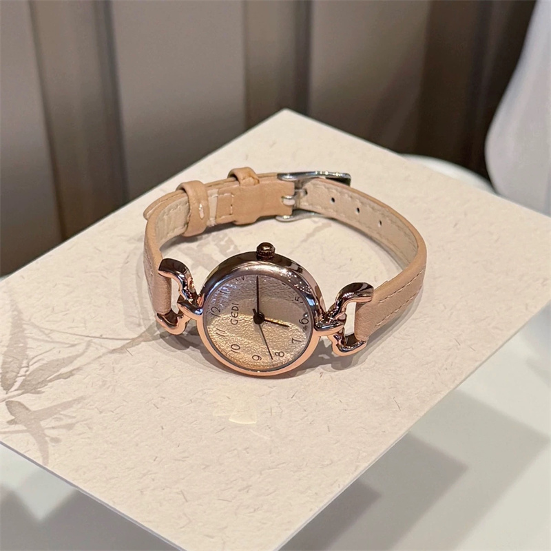 Women Light Luxury Retro Small - đánh giá và giá Vintage Digital Watch