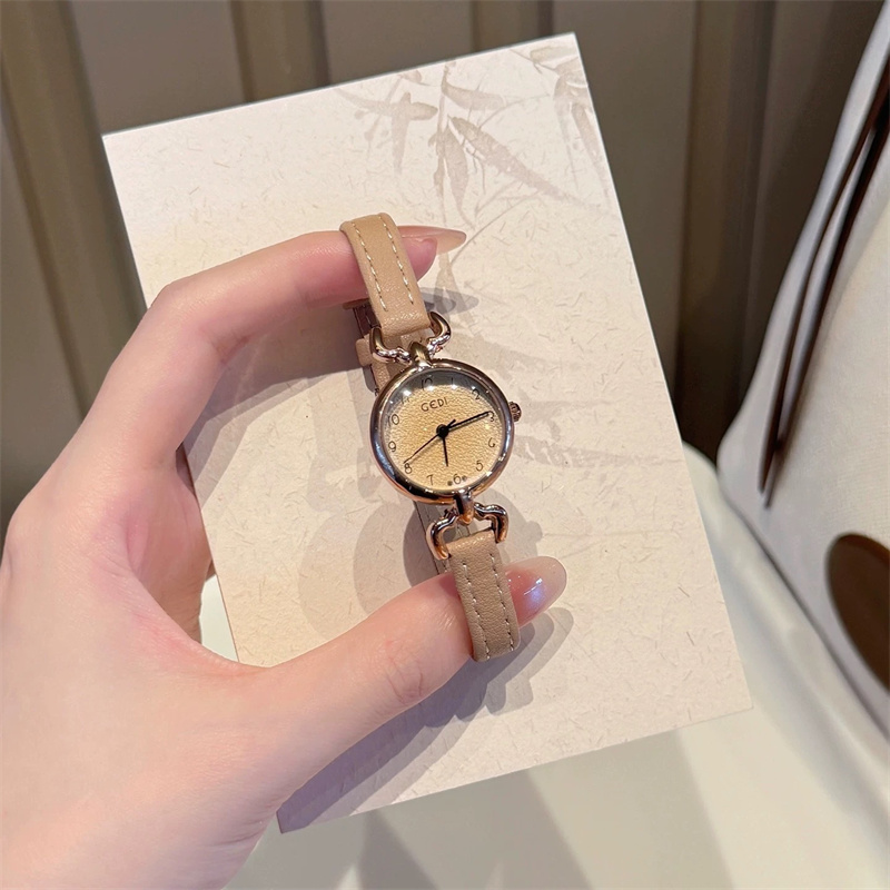 Women Light Luxury Retro Small - đánh giá và giá Vintage Digital Watch